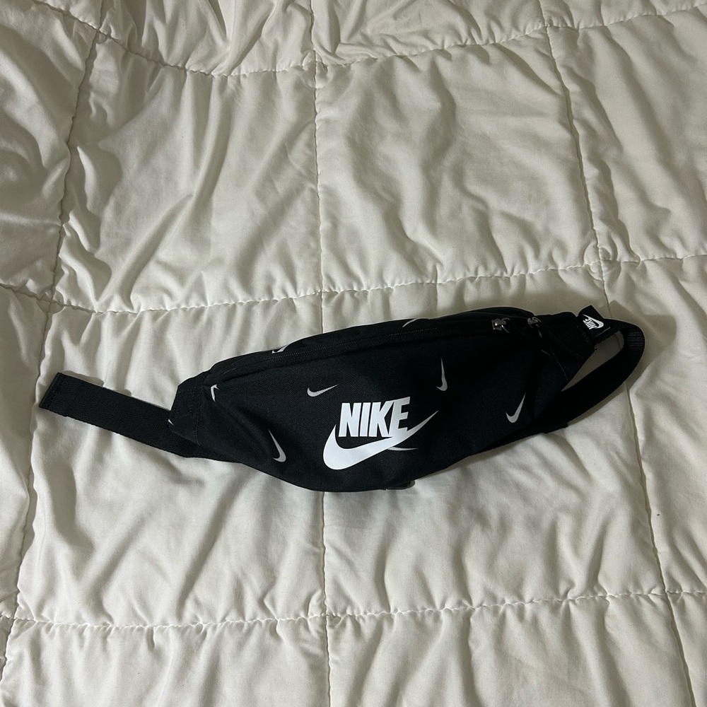 Nike Heritage Hip Fanny Pack